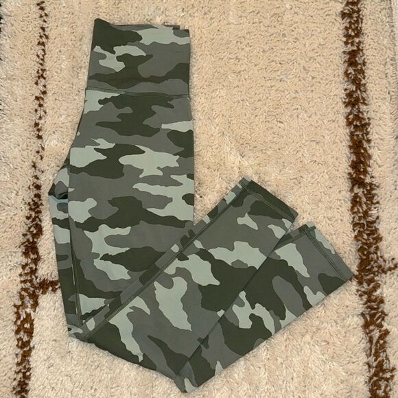aerie Pants - AERIE Buttery Soft Camo Leggings 💚